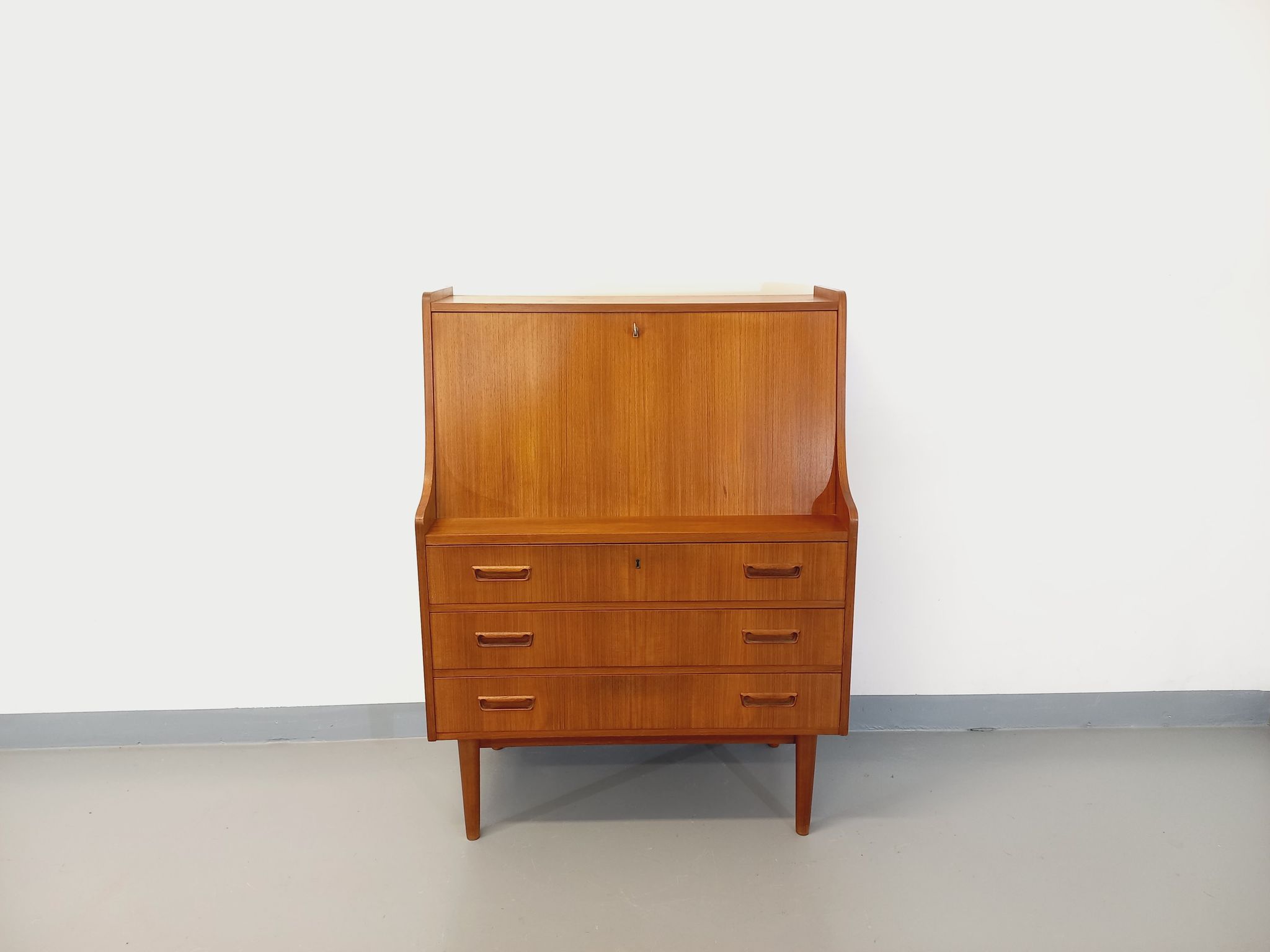 Secrétaire scandinave danois vintage Tibergaard en teck des années 50 60