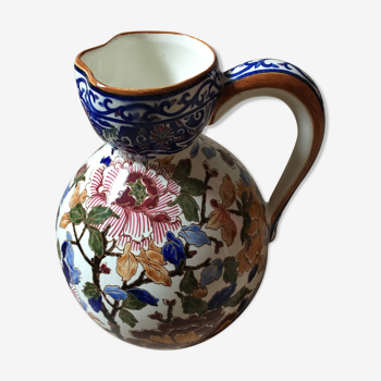 pitcher in faience of Gien with the stamp of the workshop