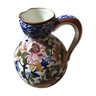 pitcher in faience of Gien with the stamp of the workshop