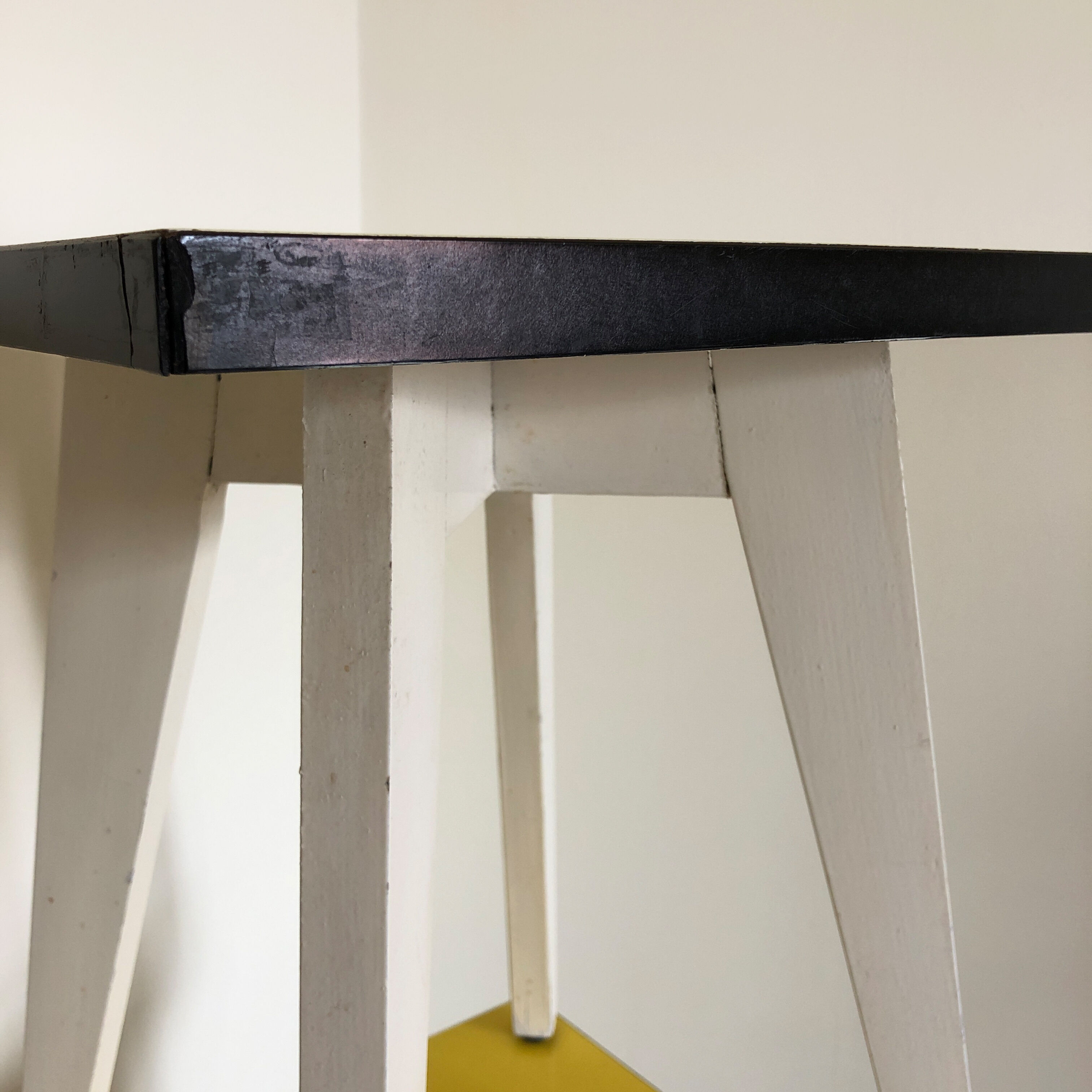 Lot 4 stools wood and formica yellow black and white