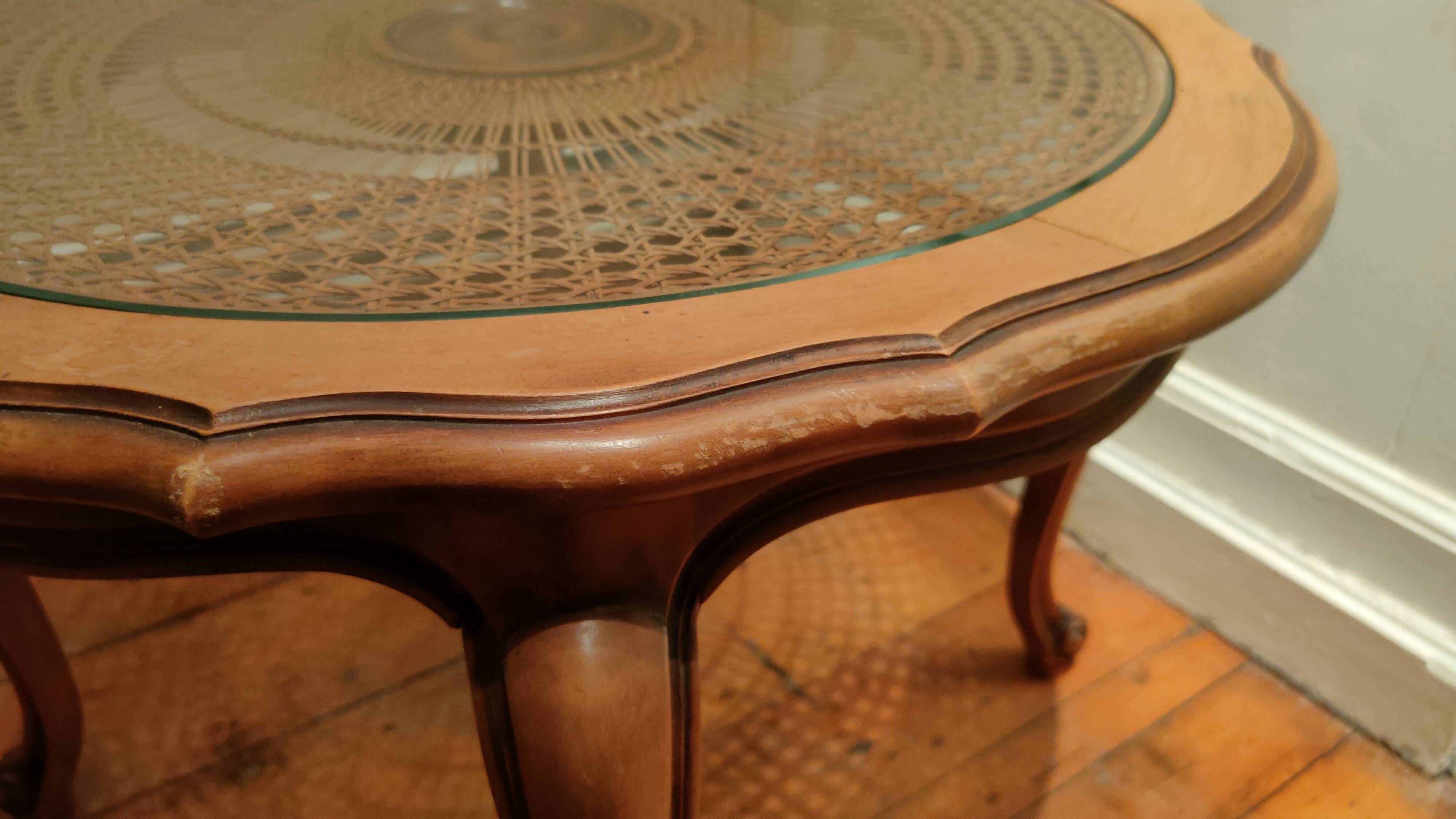 Table basse bois et cannage plateau verre