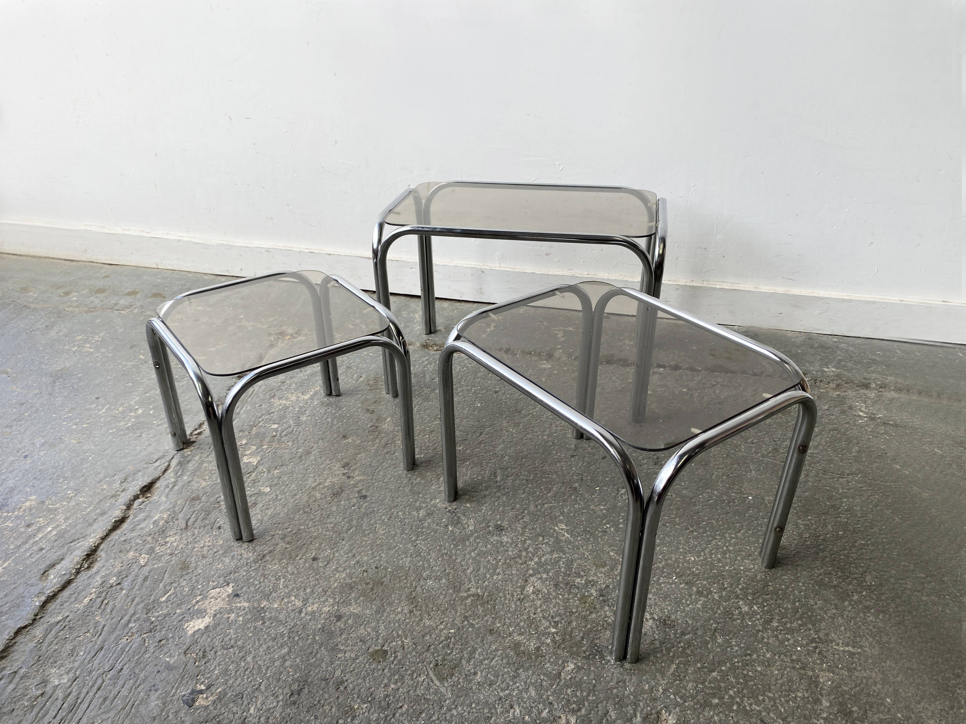 1970s Mid-Century modern tubular chrome and smoked glass nesting tables