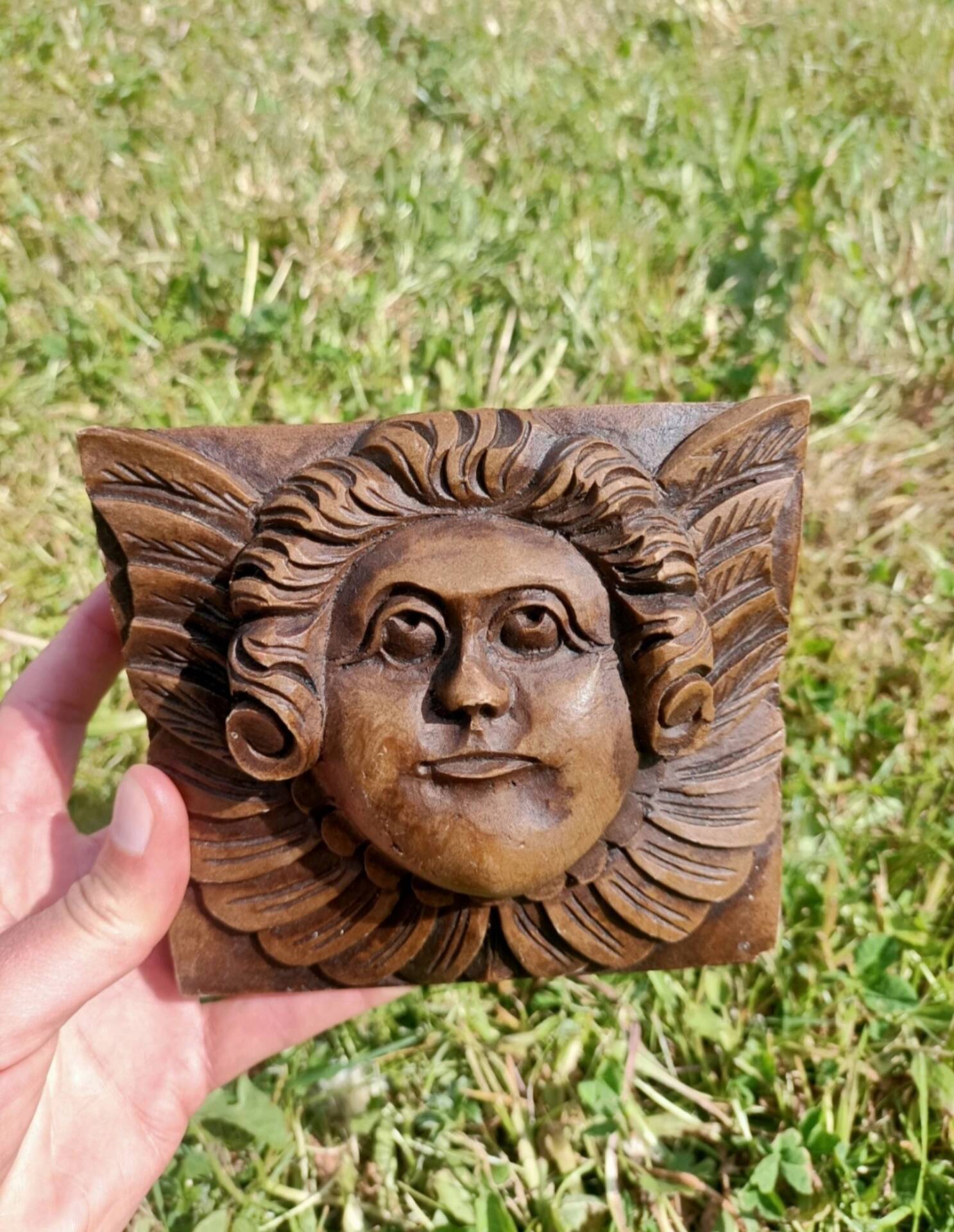 Bas relief bois sculpté
