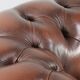 Canapé chesterfield 2,5 places en cuir de vachette vintage au look robuste