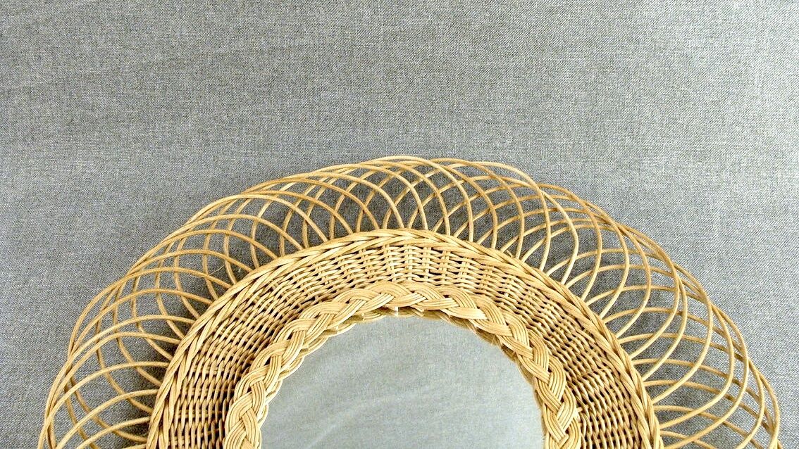 Vintage mirror in rattan  43cm