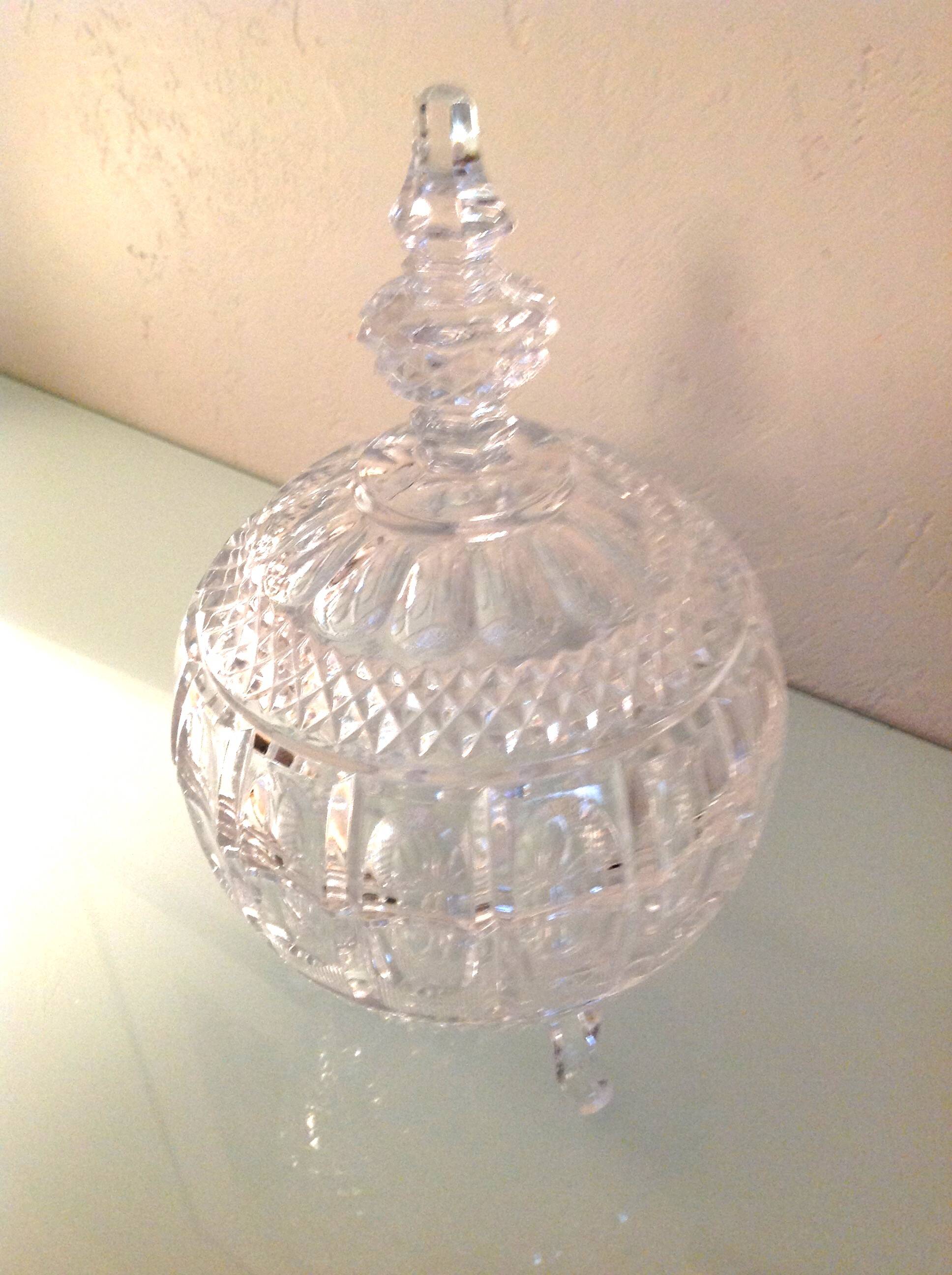 Globe candy box on tripod legs in chiseled glass / vintage 60s-70s