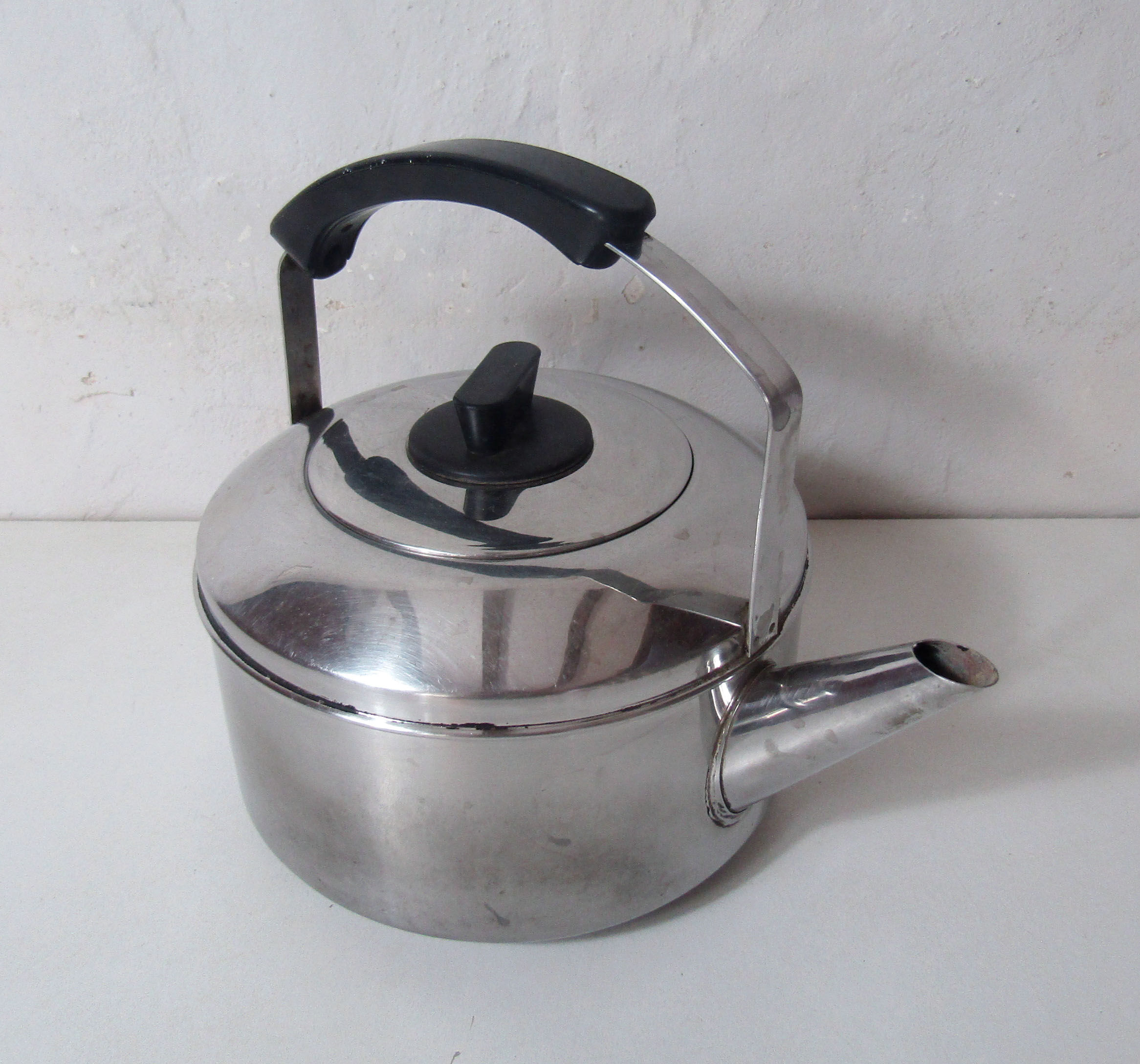 old 3-litre Bakélite stainless steel kettle