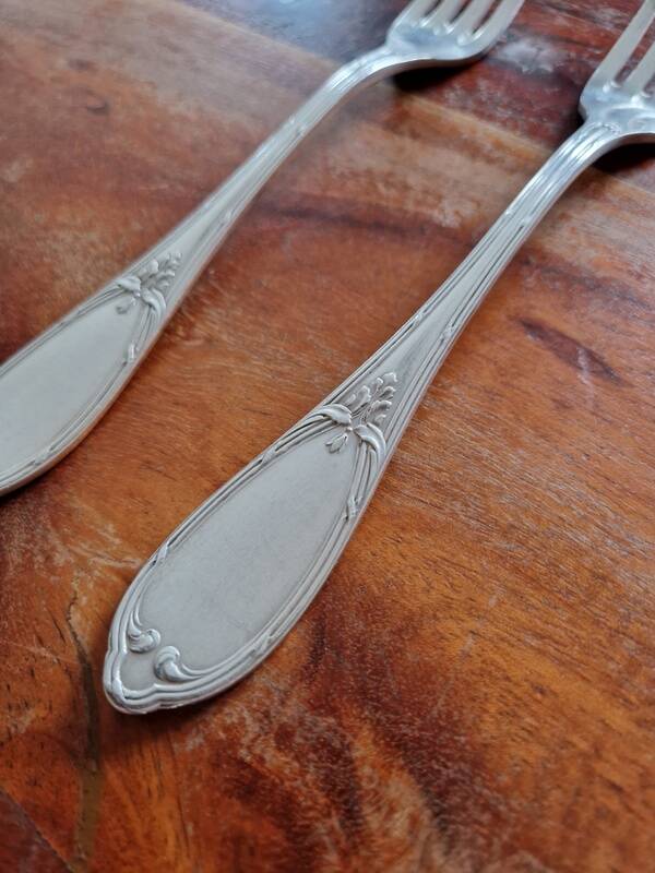 Orbrille - 2 table forks in the crossed ribbons model - in silver-plated metal