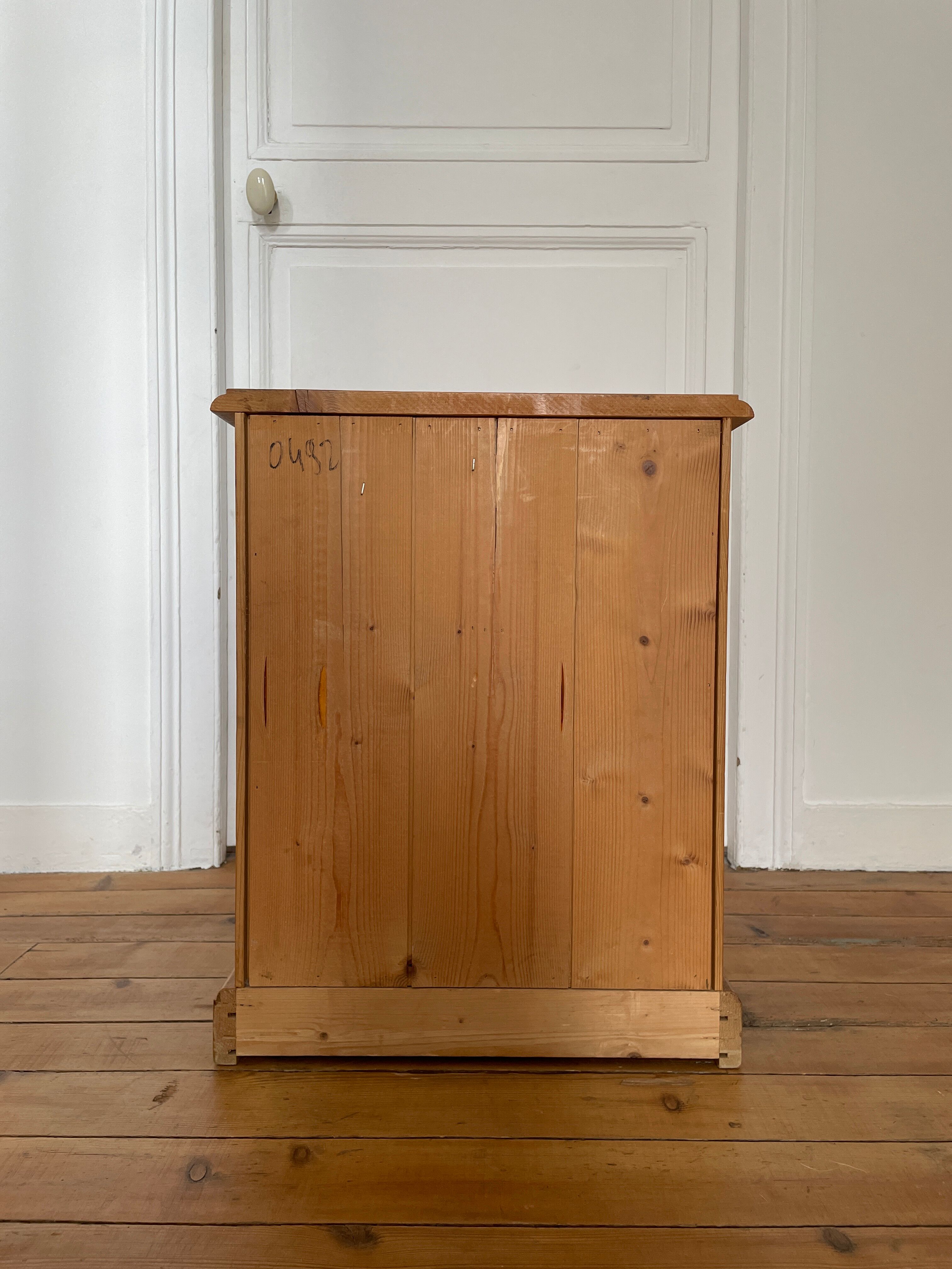 Mini commode vintage pour chambre d’enfant