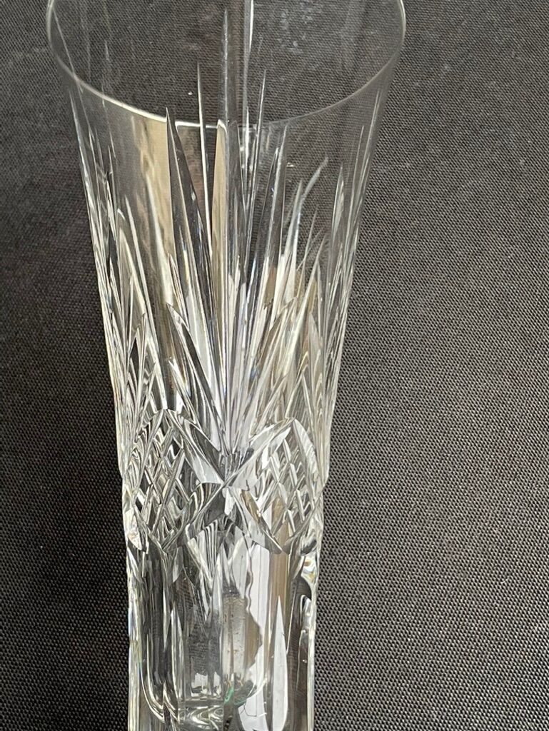 9 champagne flutes – Blown and cut crystal