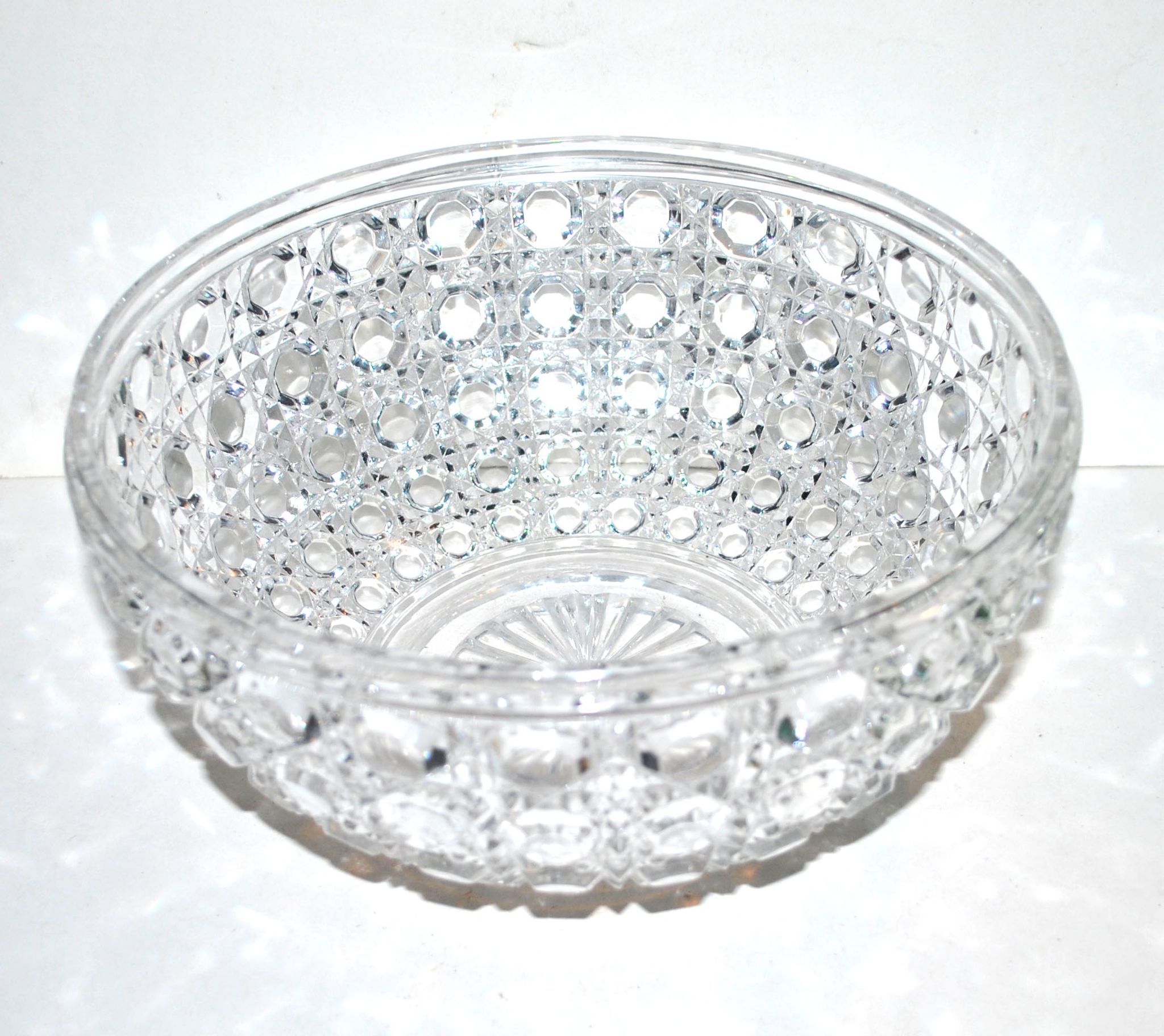 Saladier en cristal moulé signé diamants pierreries Baccarat  23cm