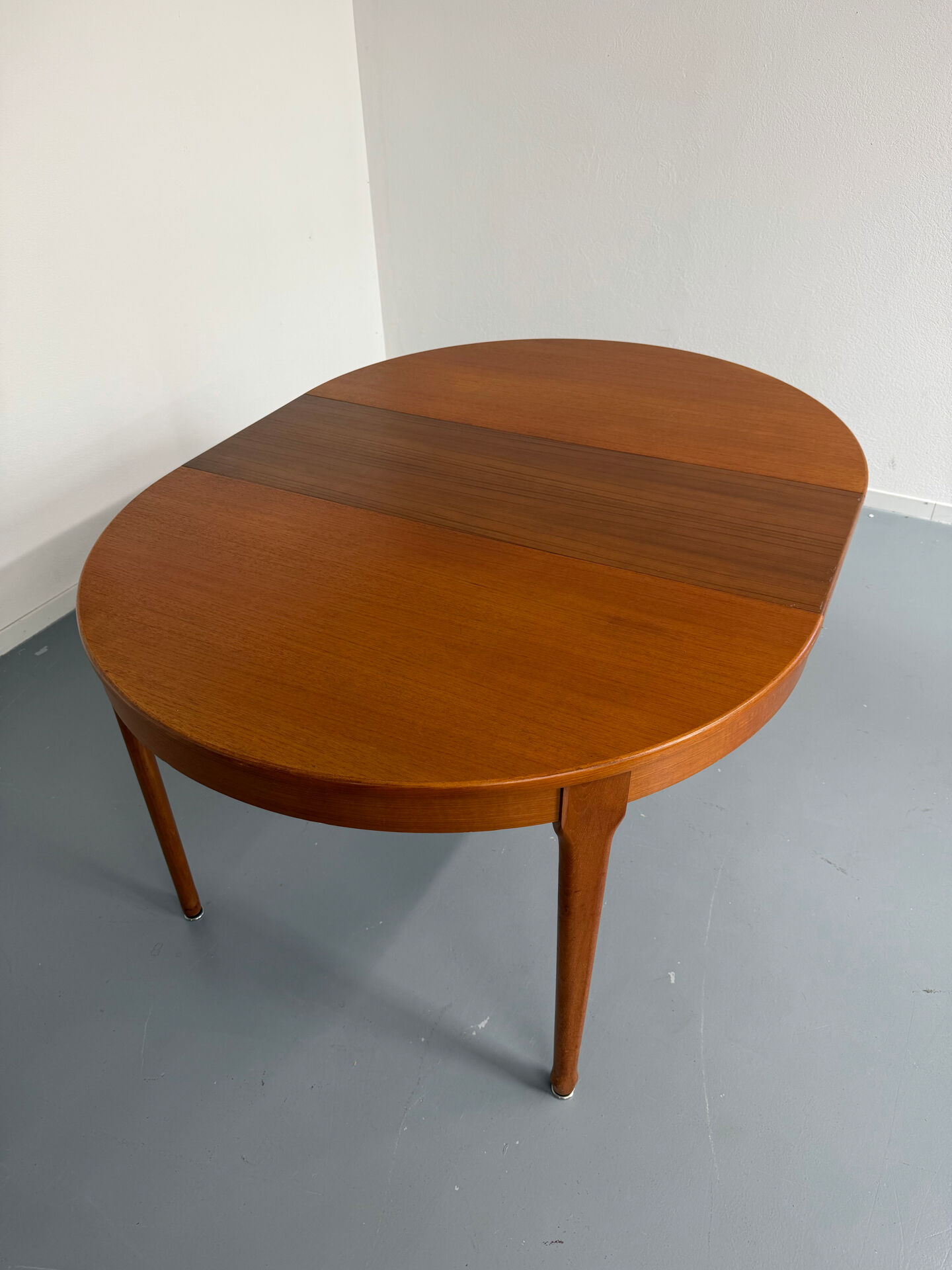 Extendable round teak table French design TV furniture Paris 1960