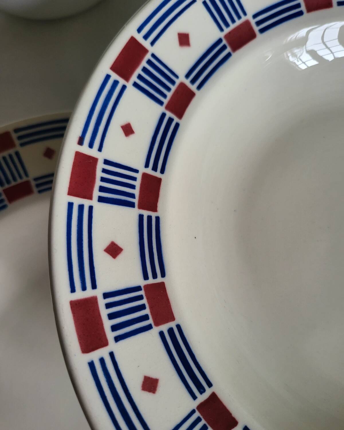 Set of 4 Vincennes earthenware soup plates, Paris.