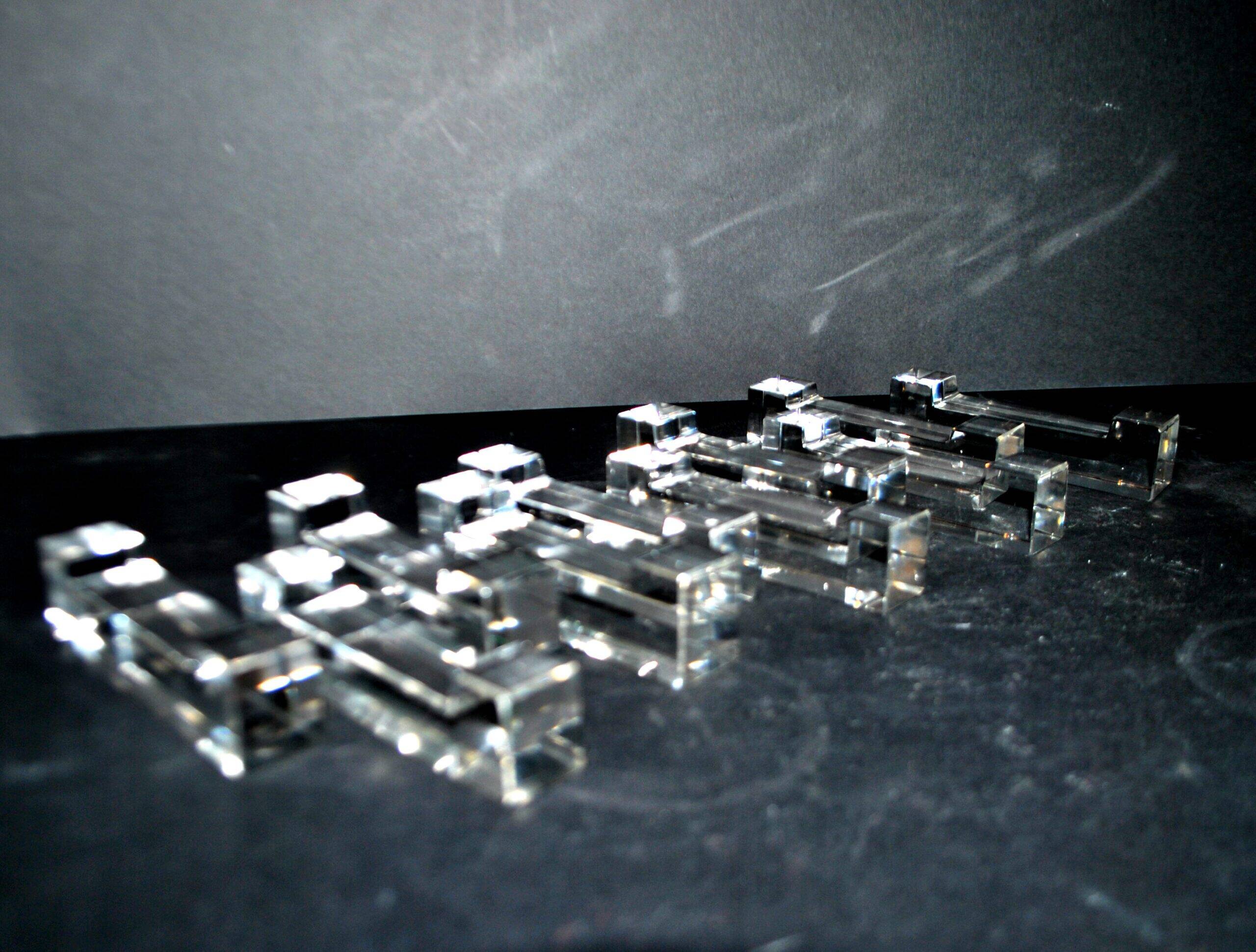 Set of 10 designer crystal knife rests, minimalist style