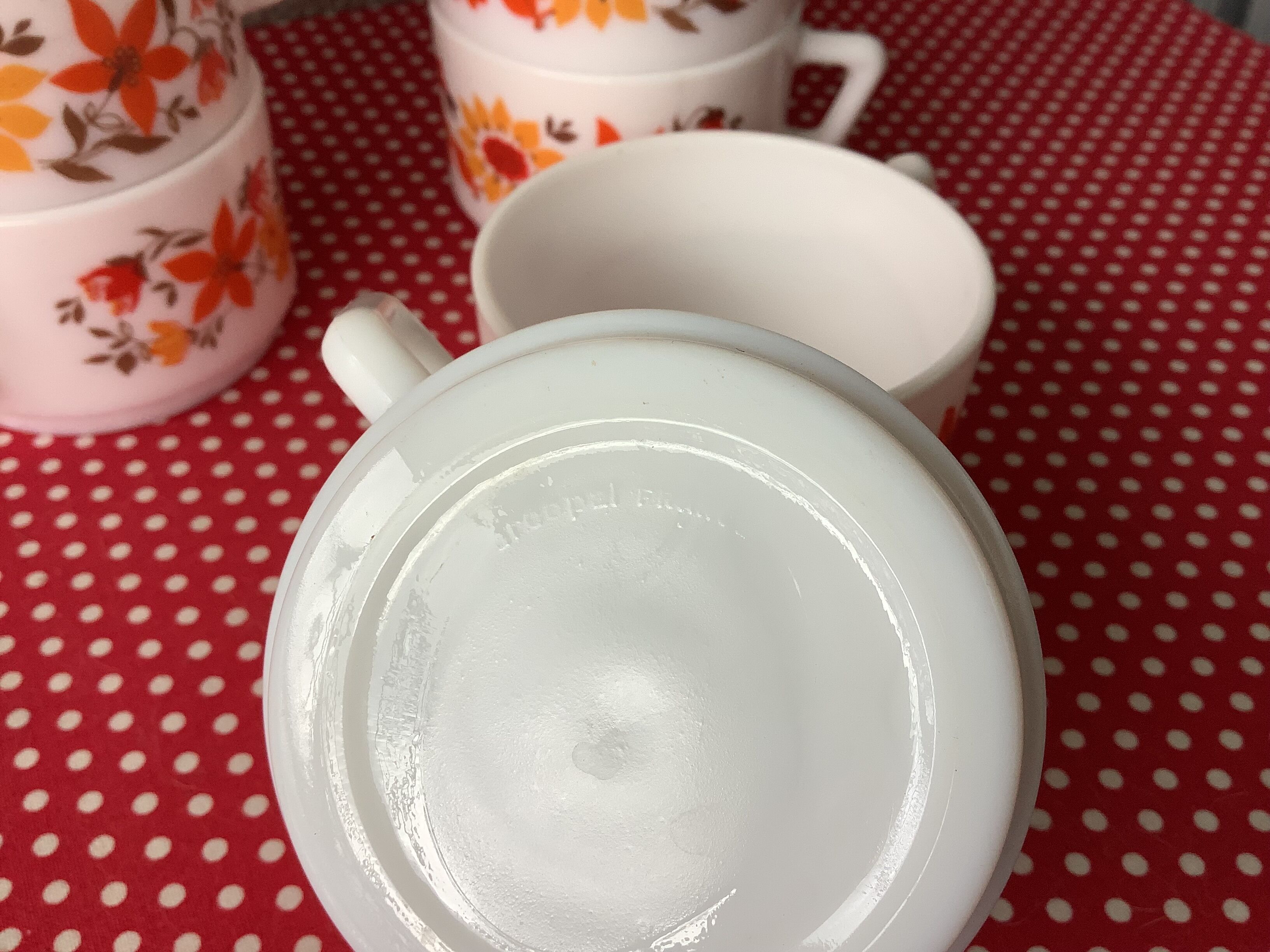 Arcopal Cups "Flora" - Marguerite and Sunflower seventies