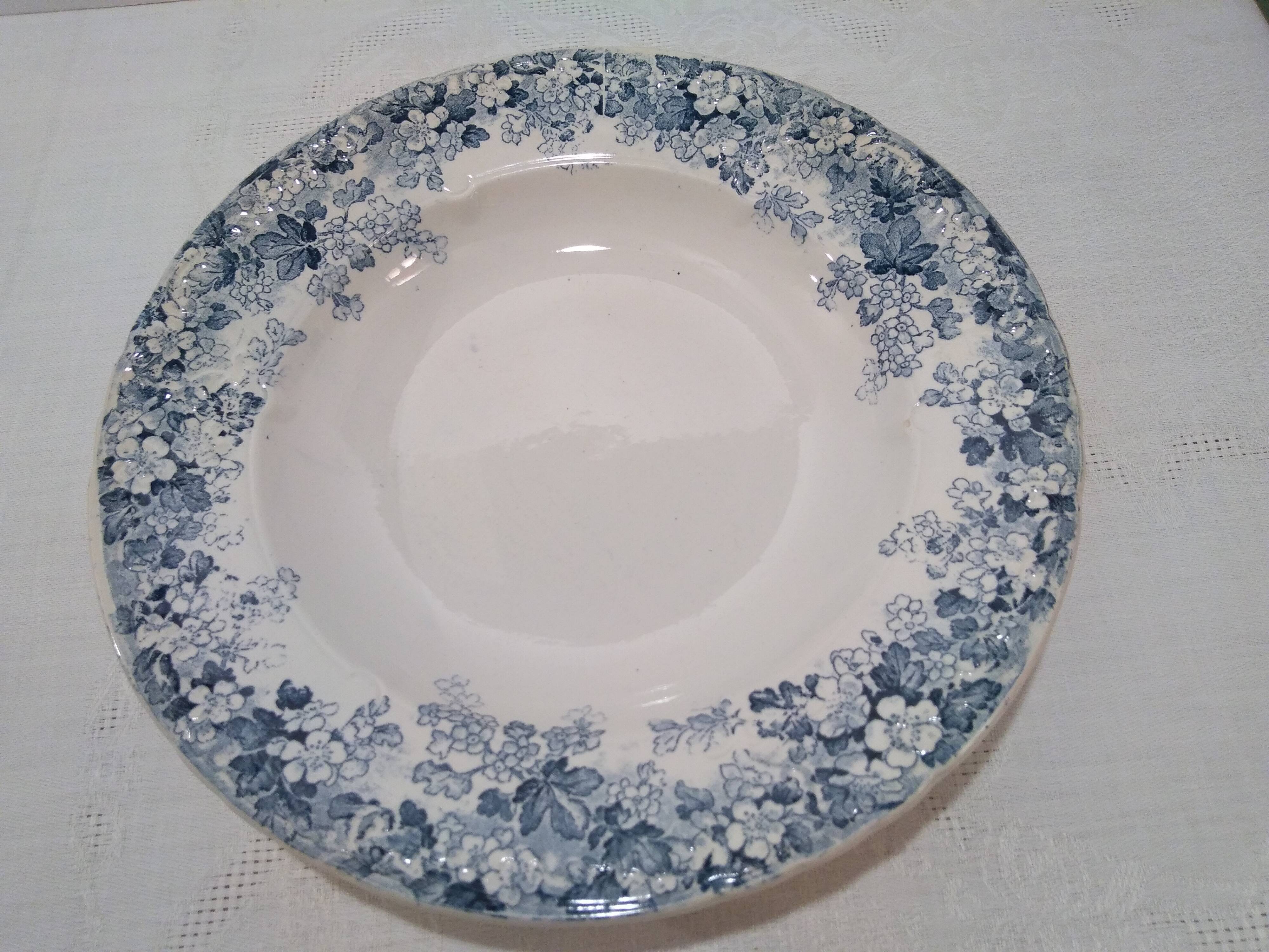 7 hollow plates old blue décor