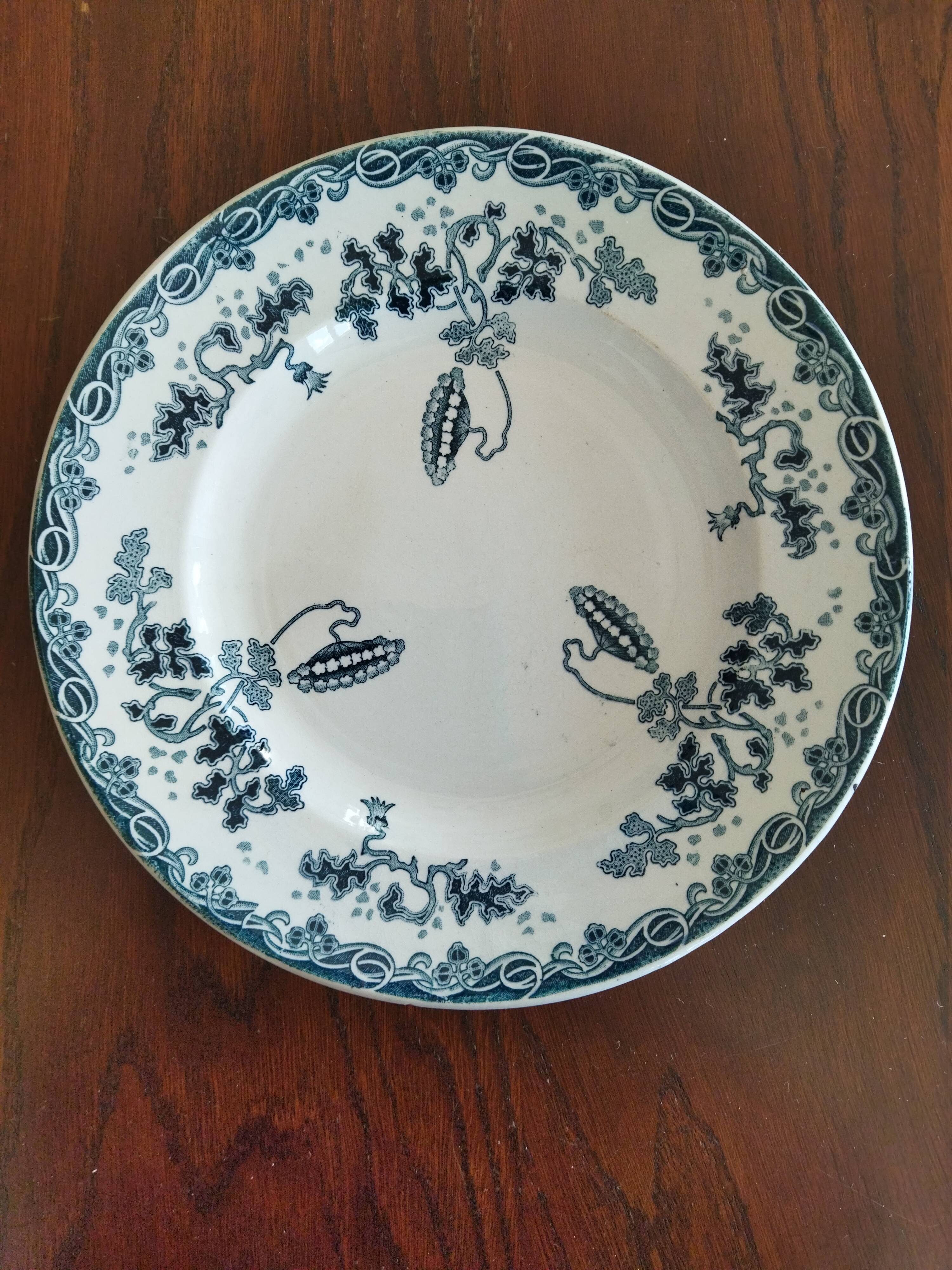 8 iron earthenware plates (St Amand Hamage HB & Cie Sarreguemines Digoin)