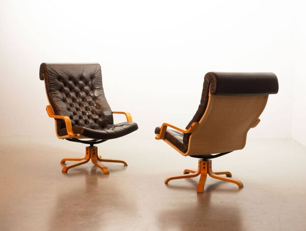 Chaises pivotantes en similicuir rembourré marron chocolat années 70 Noboru Nakamura Design