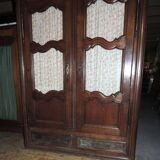 Solide armoire époque Louis XIV à deux portes vitrées ou non, XVIII°