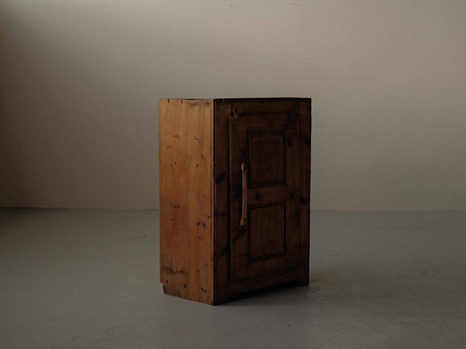Alpine furniture in solid larch – Folk art – Savoy, 19th century