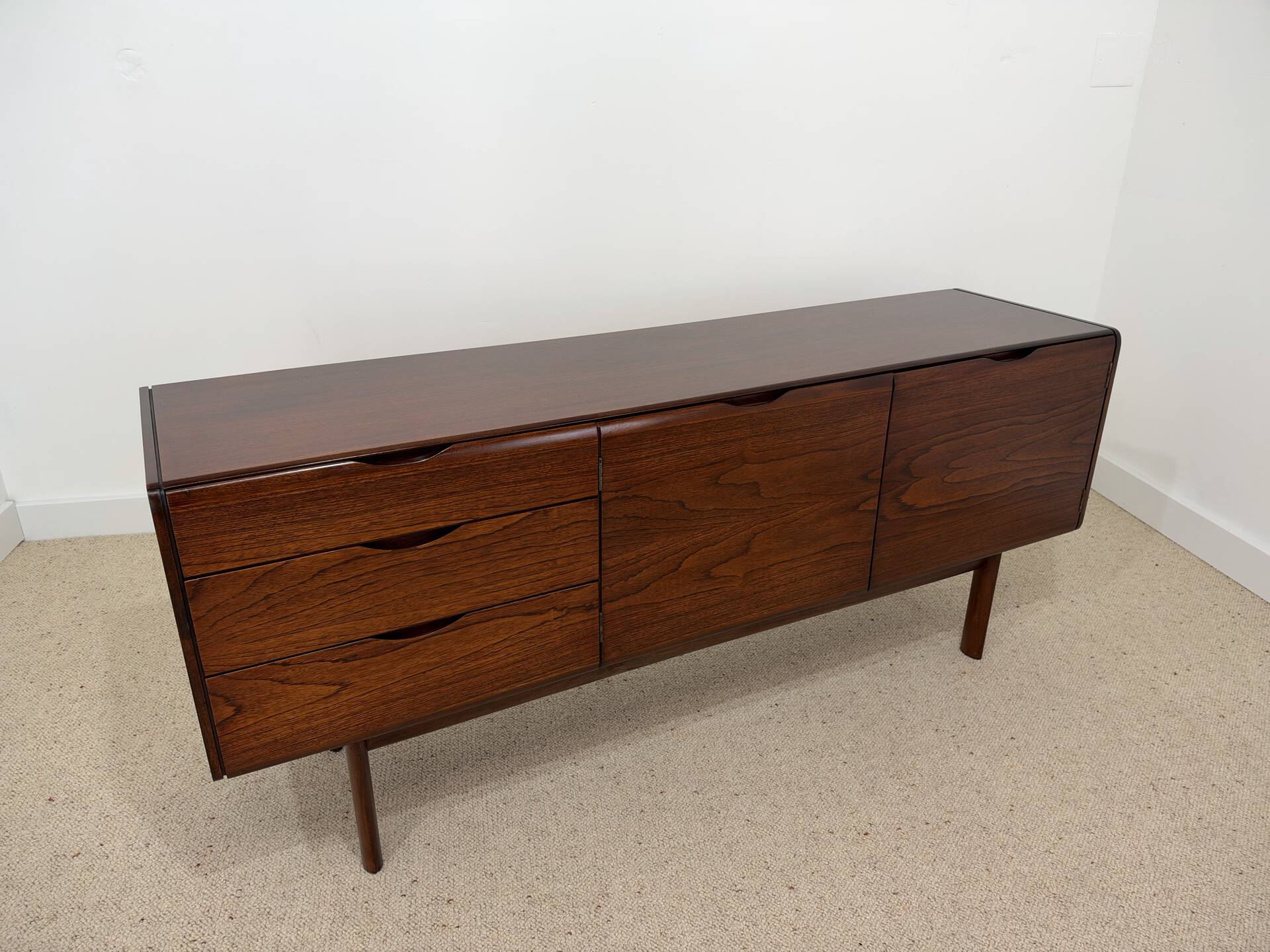 Enfilade in rosewood by White & Newton – 1960s