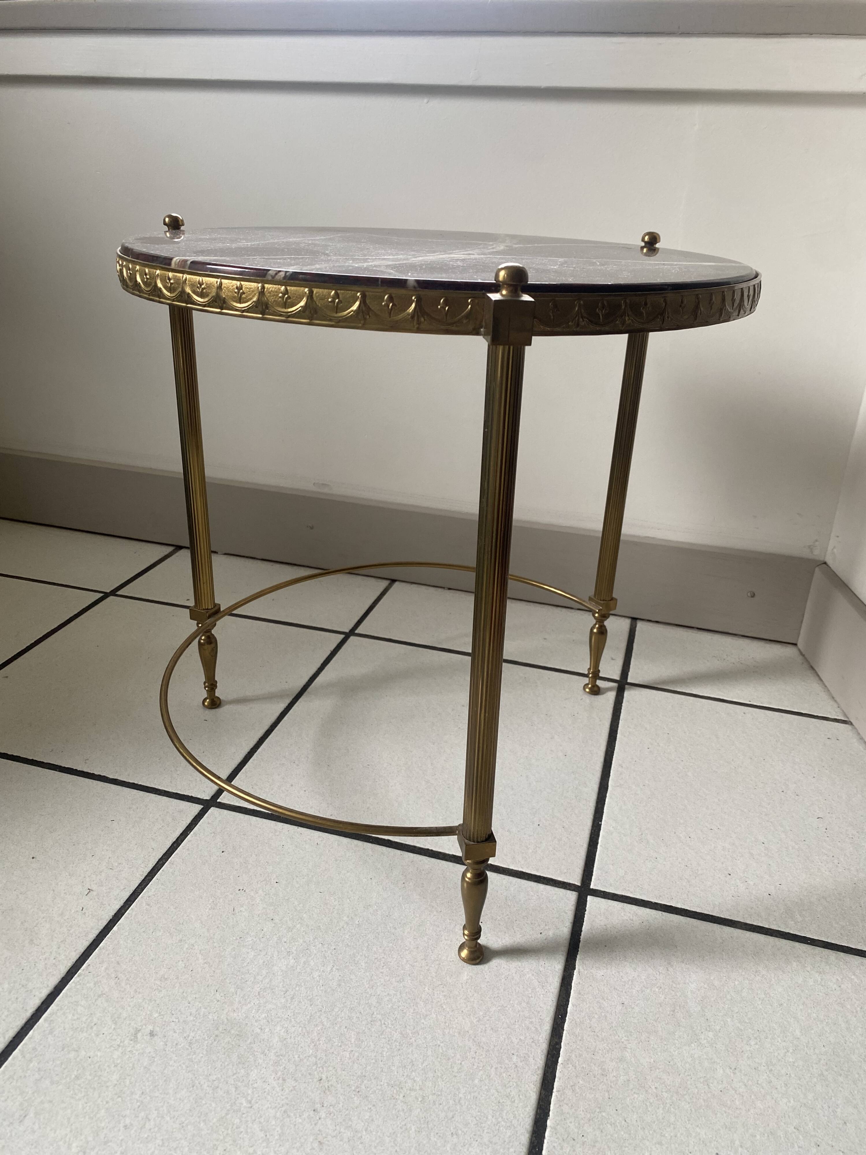 Pedestal table/Side table