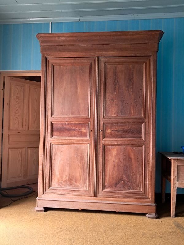 Large oak wardrobe