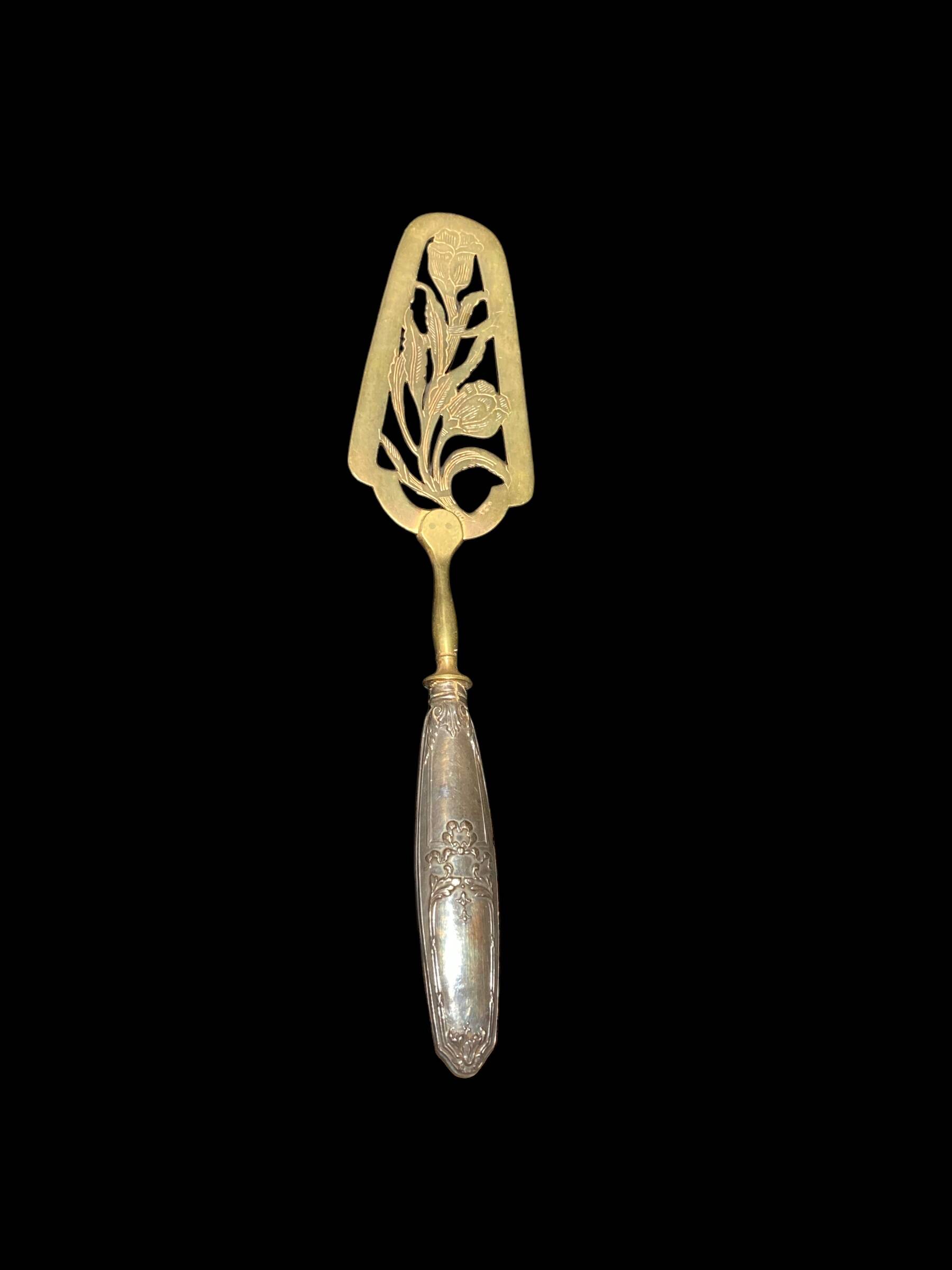 Gold metal pie server