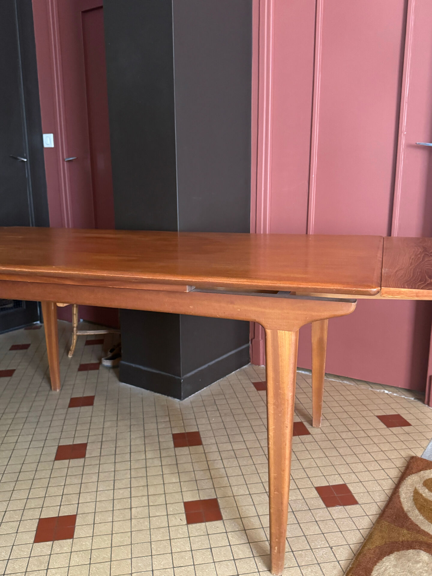 Scandinavian table