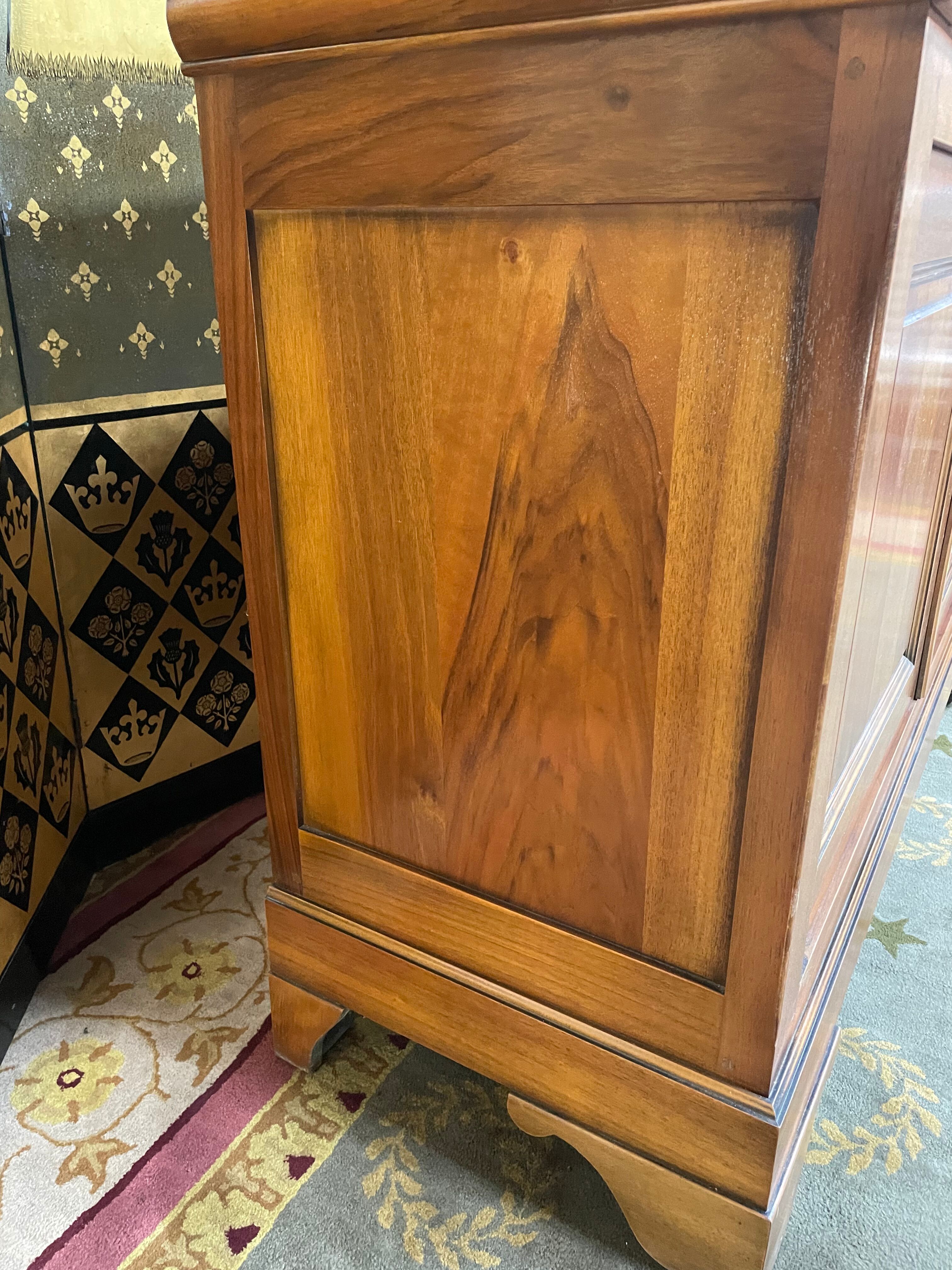 Buffet low Style Louis Philippe in walnut