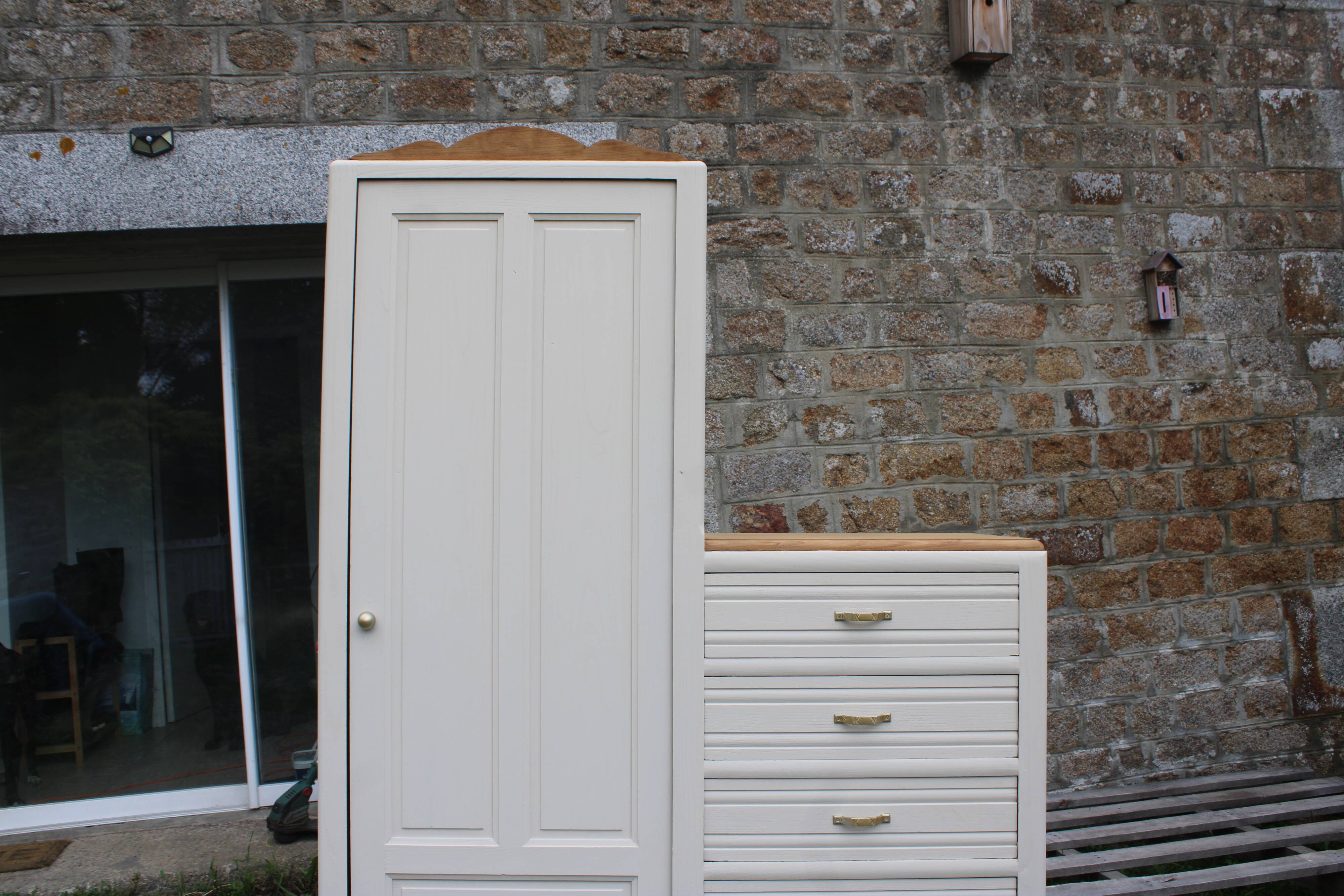 Asymmetrical solid oak wardrobe – Renovated Art Deco style