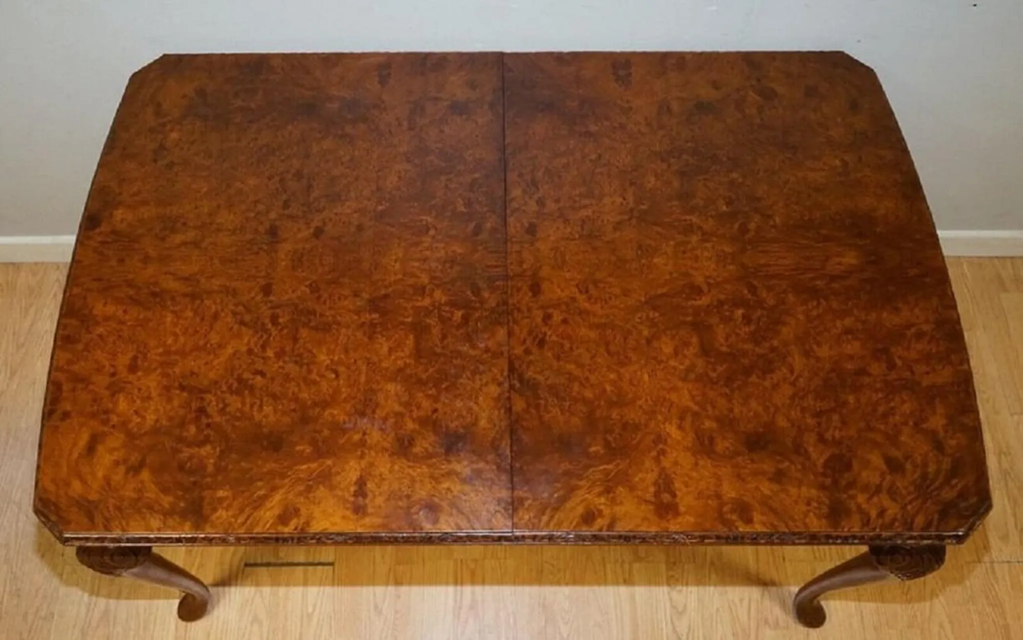 Queen Anne Dining Table in Walnut with Carved Legs, 1930s