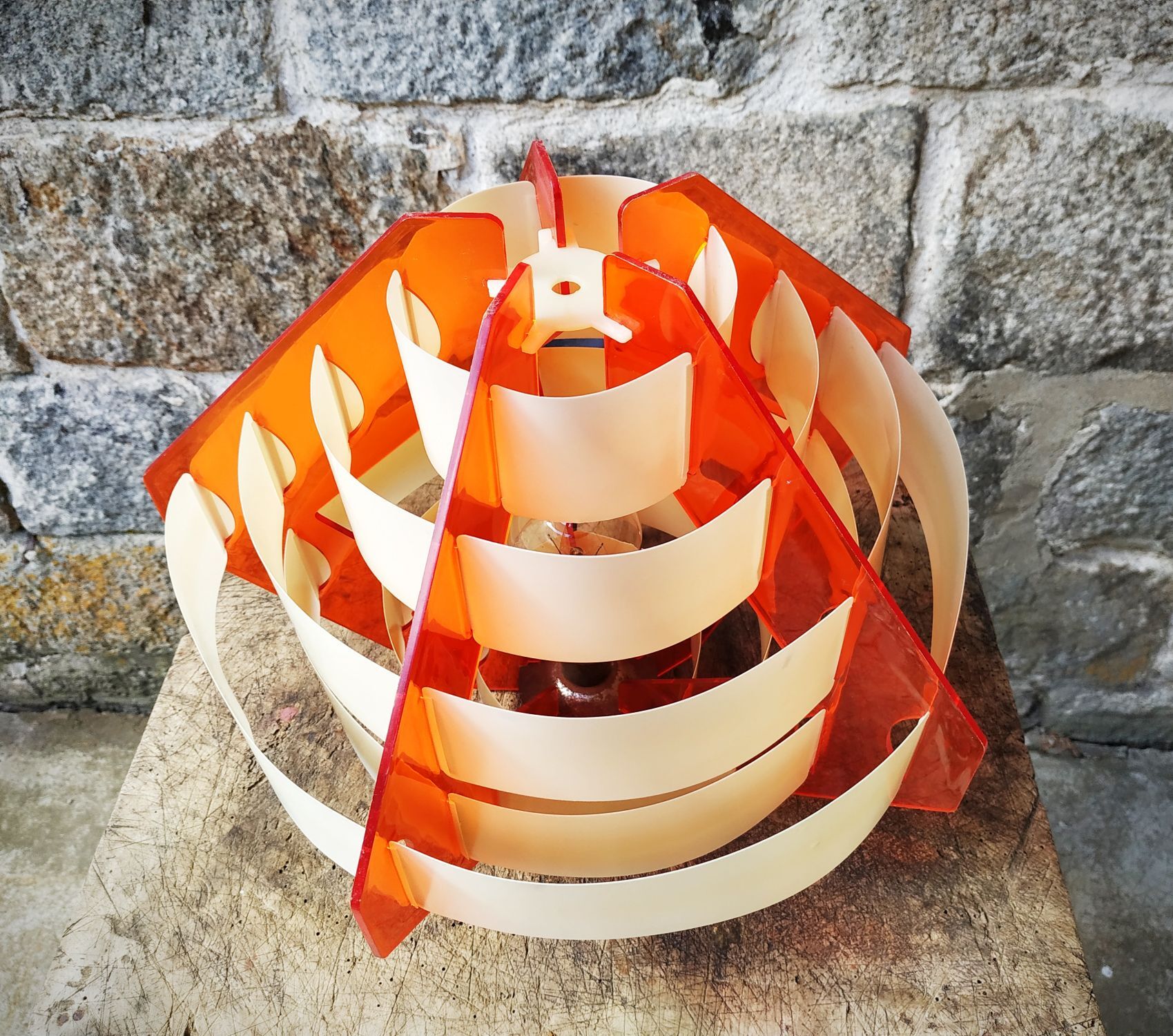 Vintage geometric suspension