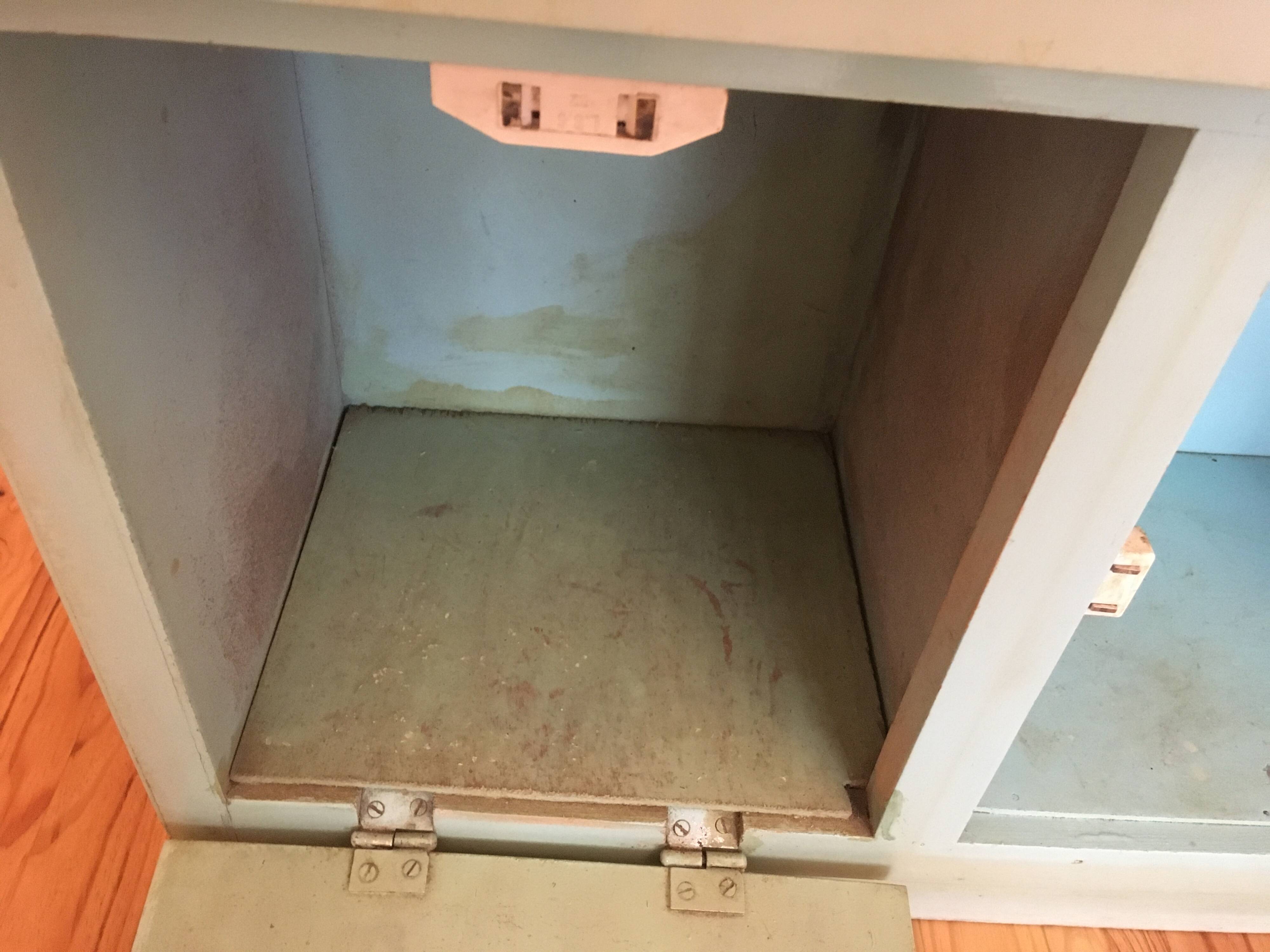 Meuble de salle de bain vert d'eau