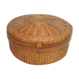 Wicker basket with lid