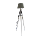 Tripod lamp