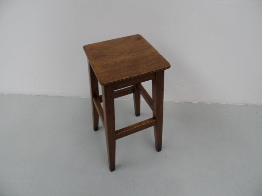 Tabouret en bois vintage