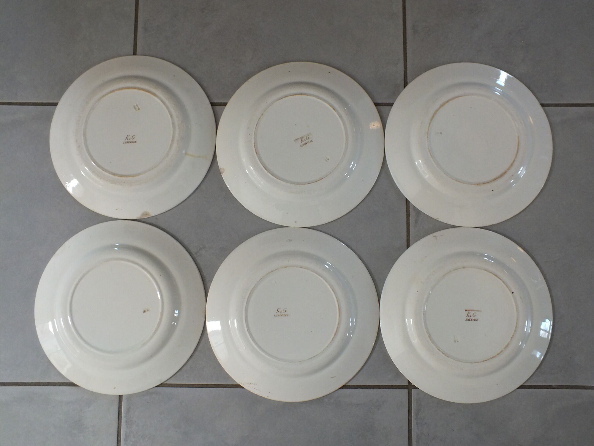 6 Dessert plates in Terre de Fer Lunéville (Tulips?)