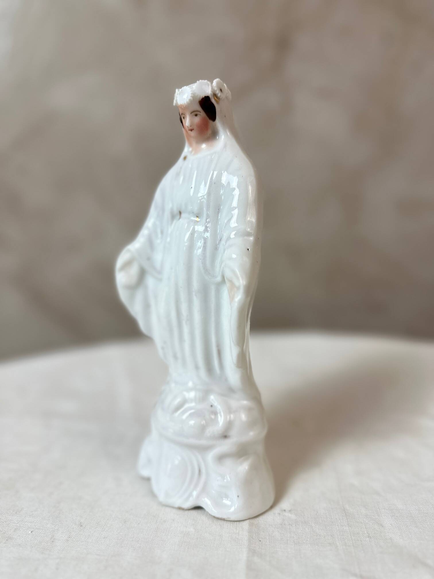 Vierge en porcelaine
