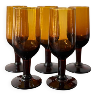 Ensemble de 5 verres à vins sur pieds ambré vintage années 70