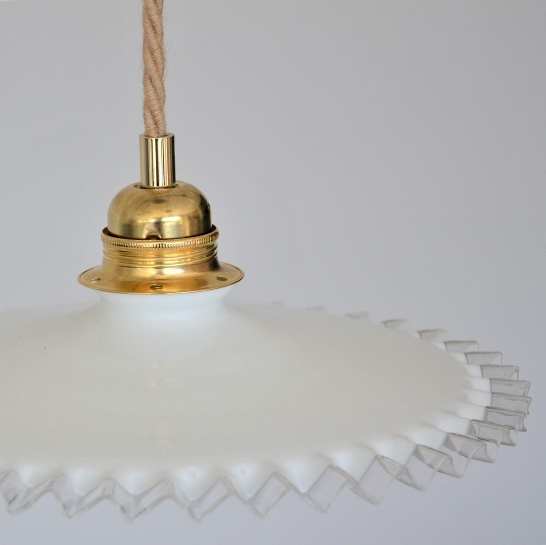 Pleated opaline suspension and jute cord
