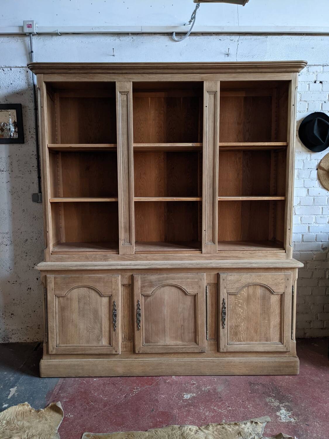 Dresser/bookcase