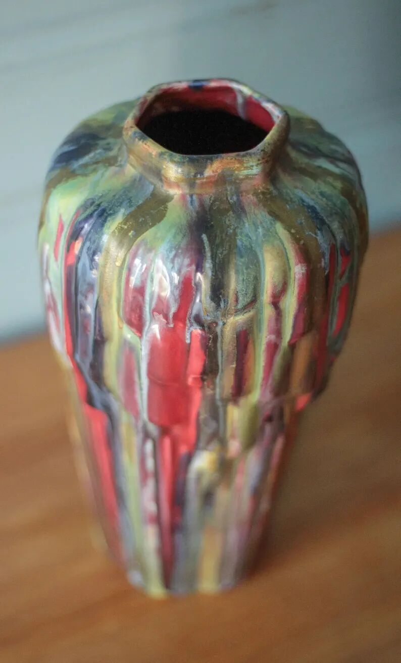 Vase signed Louis Gueule – Elgé Vierzon, multicoloured polychrome earthenware vase in geometric shape, collection.