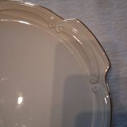Plat à oreilles de chez Gien modèle "Chinon" en très bon état.