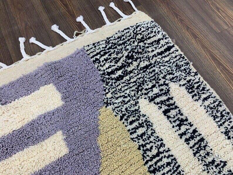 Berber rug in pure wool, handwoven using traditional methods, size 150 x 250 cm