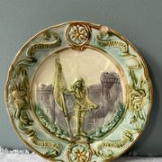Set of two plates late nineteenth in slip Jeanne d'Arc