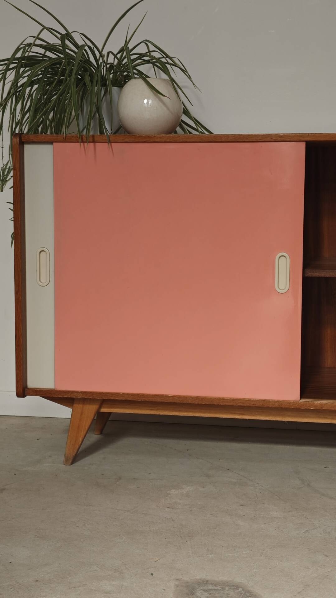 Buffet U452 pink and white by Jiri Jiroutek for Interier Praha