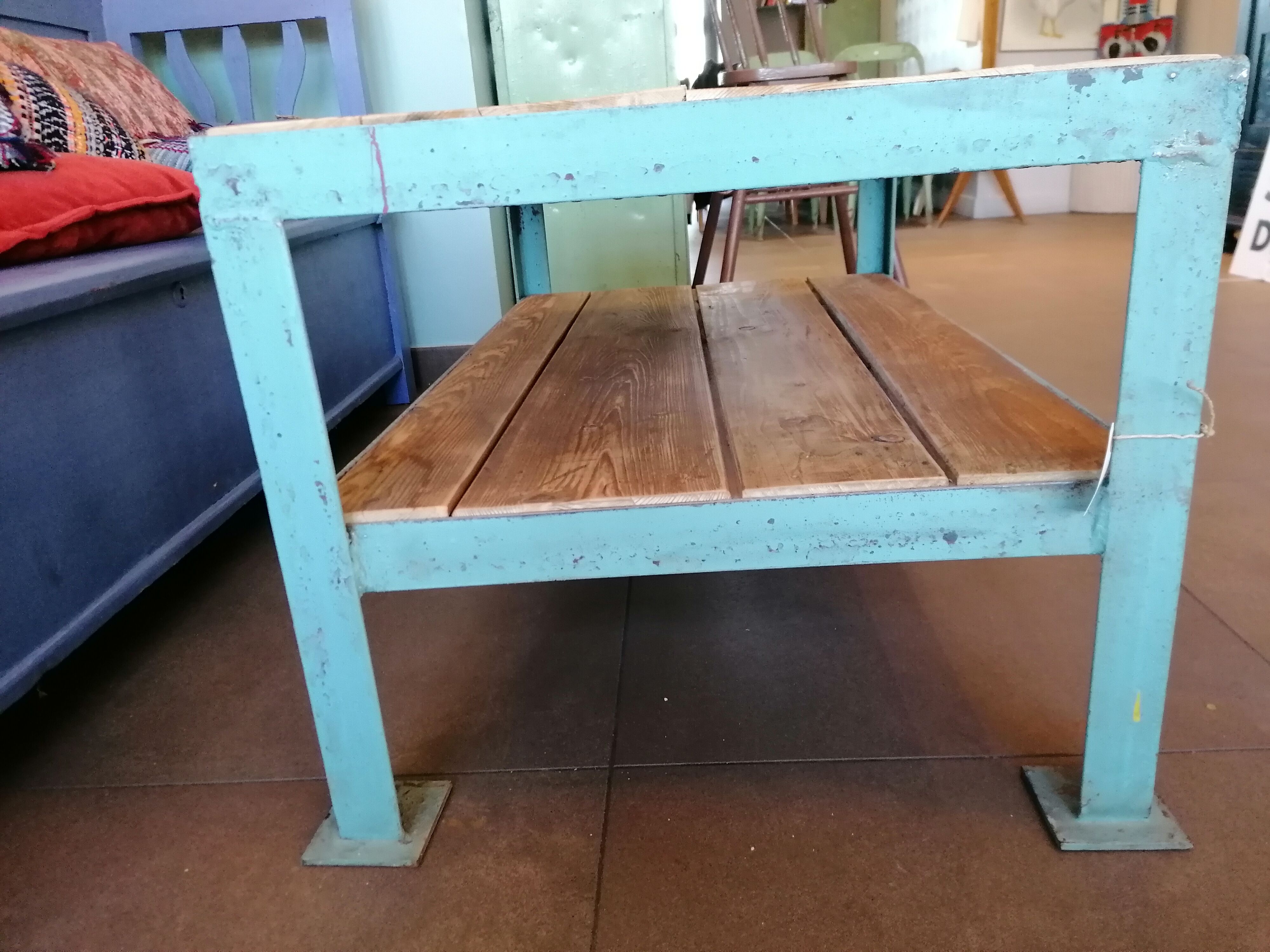 Table basse vintage, déco loft ou industrielle, bois et métal