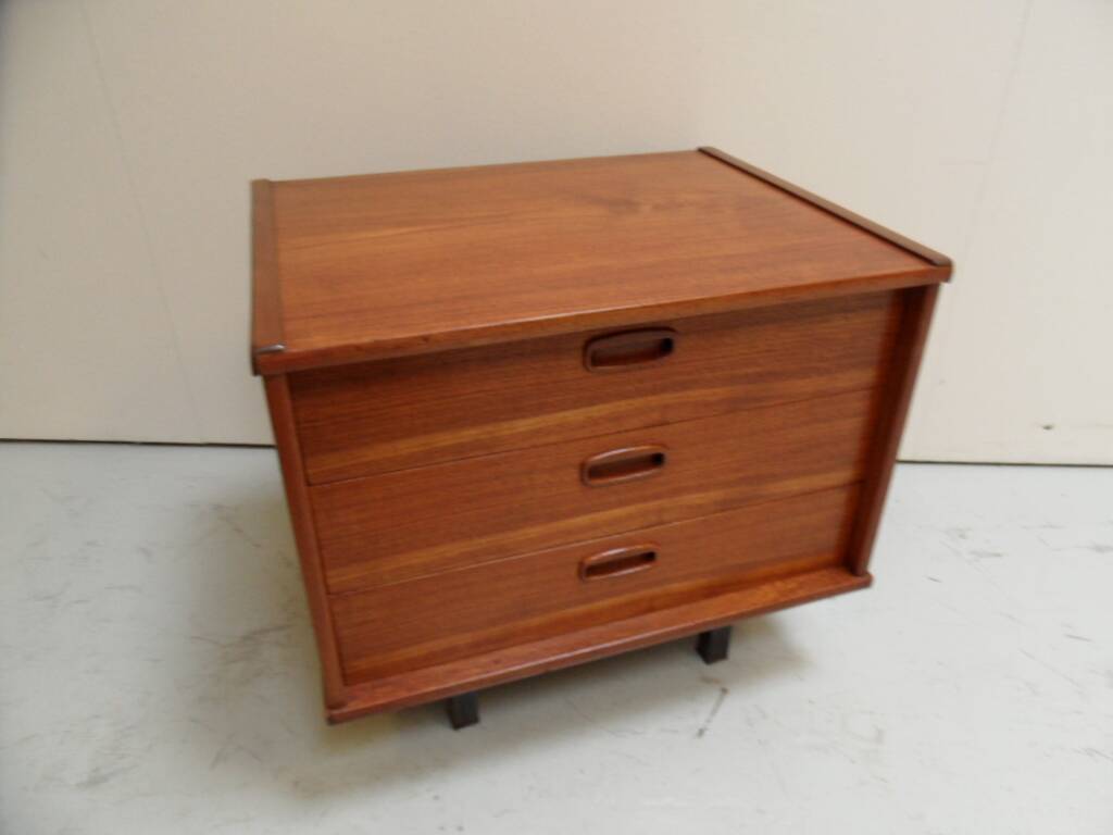 Mid Century teakwood chest of drawers