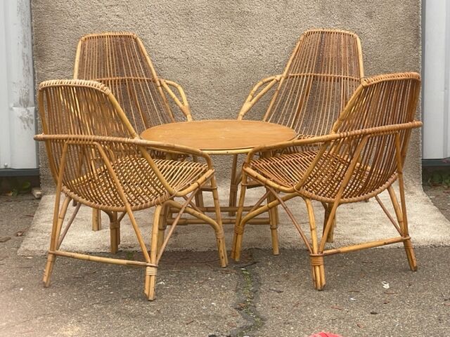 4 armchairs and 1 coffee table